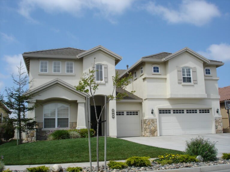 Suburban tract house representing the US housing market