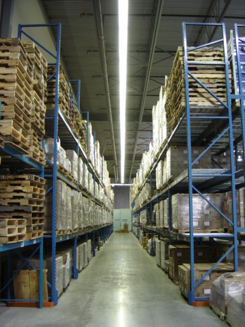 Warehouse pallet racking system with stored goods